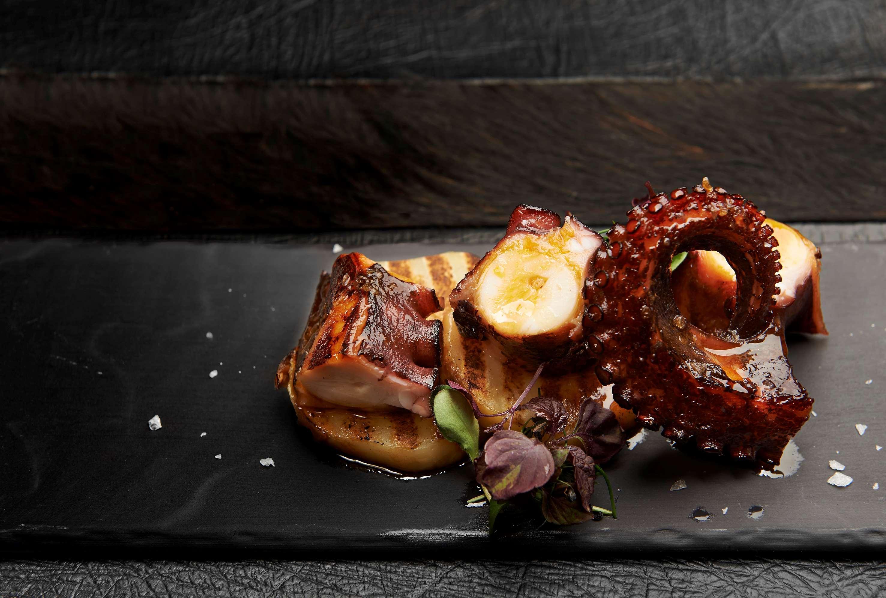 Hotel Victoria Gran Meliá Palma di Maiorca Esterno foto "A dish of grilled octopus and potatoes"